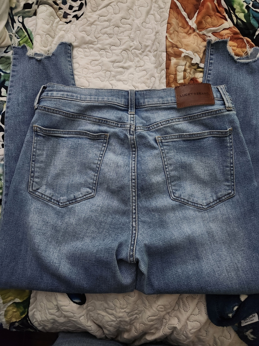 Lucky Brand Light Blue Relaxed Women's Jeans - Picture 2 of 4